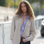 How to Style Dark Blue Jeans for Spring, According to the Fashion Pros