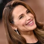 Jennifer Garner’s ‘Quiet Silver Brunette’ Is the Coolest Way to Go Gray