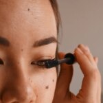 How to Apply Mascara Correctly, According to a Pro Makeup Artist